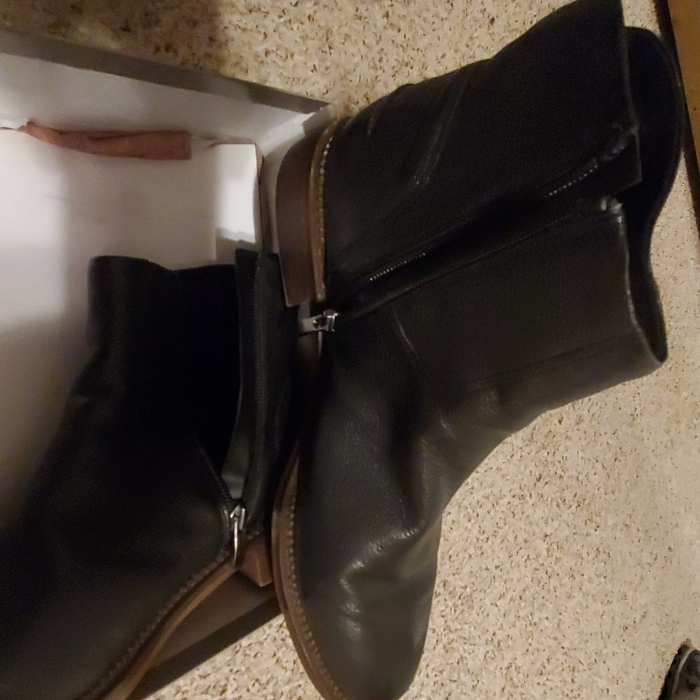 NEVER WORN leather booties
